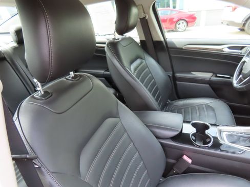 Used 2014 Ford Fusion SE w/ Equipment Group 202A FWD image 27