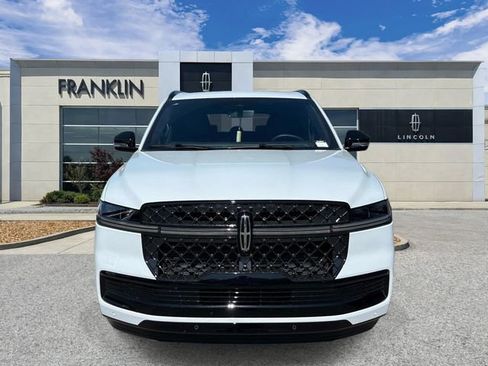 New 2026 Lincoln Navigator Reserve AWD/4WD image 2