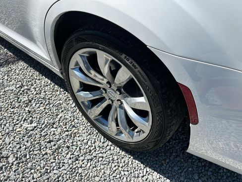 Used 2019 Chrysler 300 Limited RWD image 32
