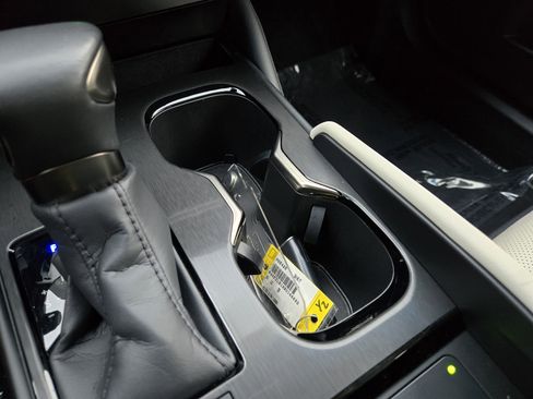 Certified 2024 Lexus ES 350 Ultra Luxury w/ Accessory Package (Z2) image 26