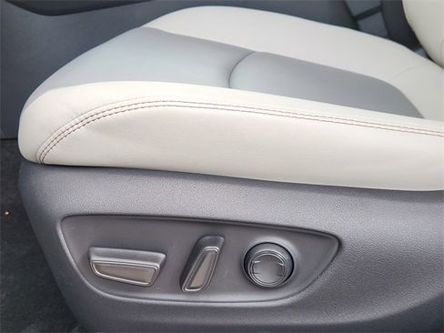 Used 2023 Toyota RAV4 XLE Premium image 18