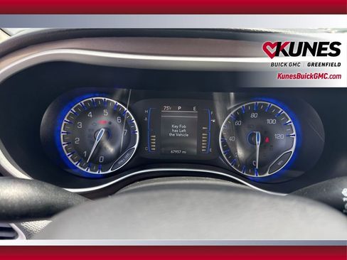 Used 2018 Chrysler Pacifica Touring-L FWD image 20