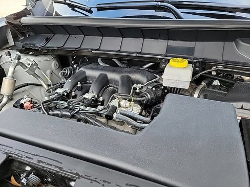 Used 2025 Nissan Pathfinder SL AWD/4WD image 33