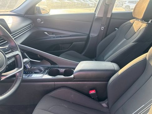 Used 2025 Hyundai Elantra SEL FWD image 35
