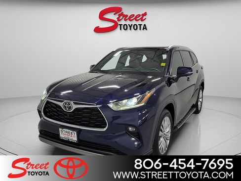 Certified 2024 Toyota Highlander Platinum FWD image 1