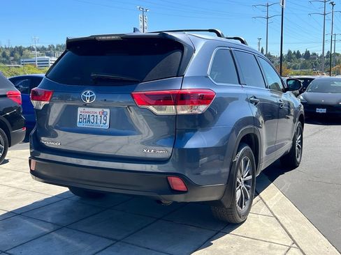 Used 2017 Toyota Highlander XLE AWD/4WD image 7