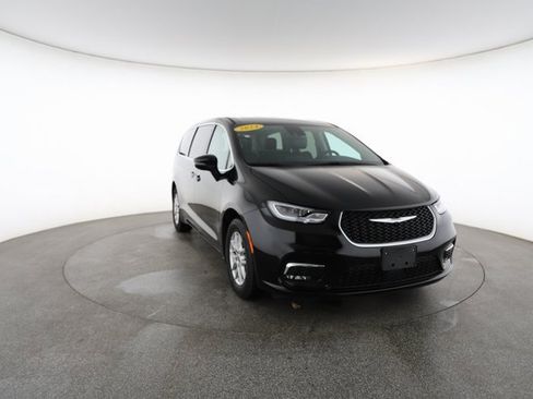 Used 2024 Chrysler Pacifica Touring-L image 28