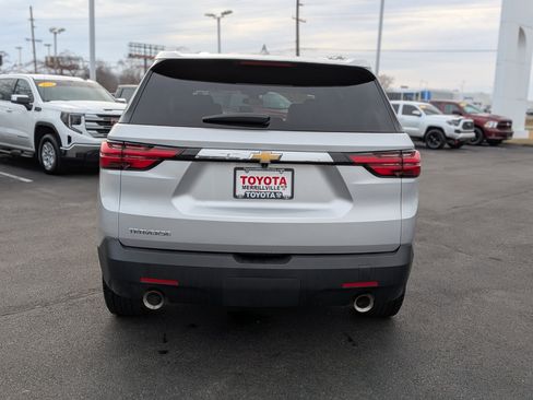 Used 2022 Chevrolet Traverse LS image 7