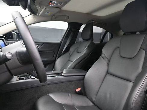 Used 2025 Volvo S60 B5 Plus FWD image 10