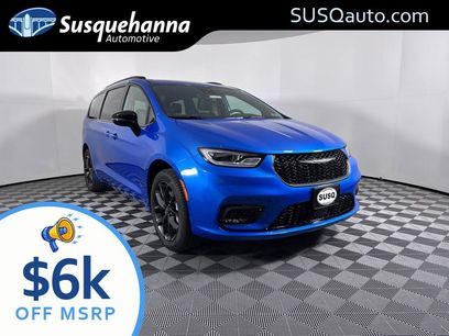 New 2026 Chrysler Pacifica Select w/ S Appearance Package