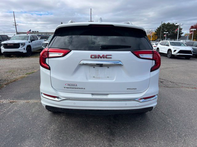 Used 2024 GMC Terrain Denali w/ Denali Premium Package AWD/4WD image 6