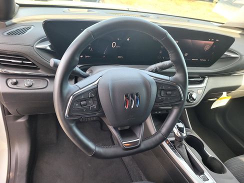 Used 2025 Buick Envista Sport Touring w/ Convenience I Package FWD image 9