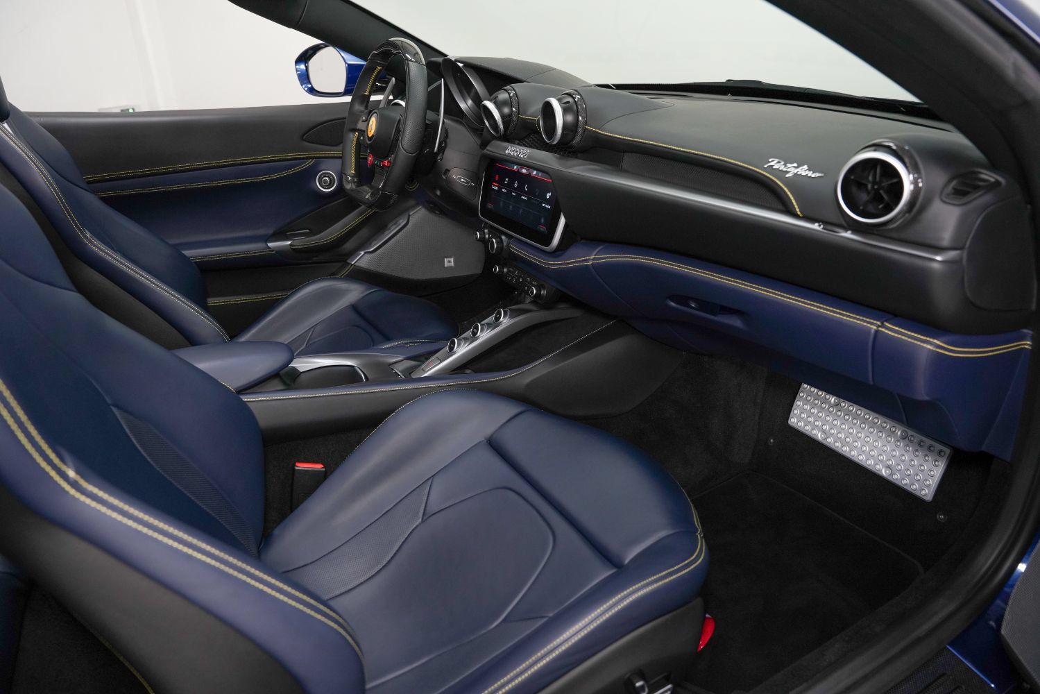 Used 2019 Ferrari Portofino RWD image 32
