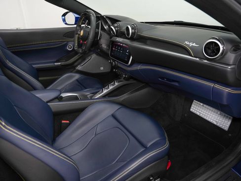 Used 2019 Ferrari Portofino RWD image 32