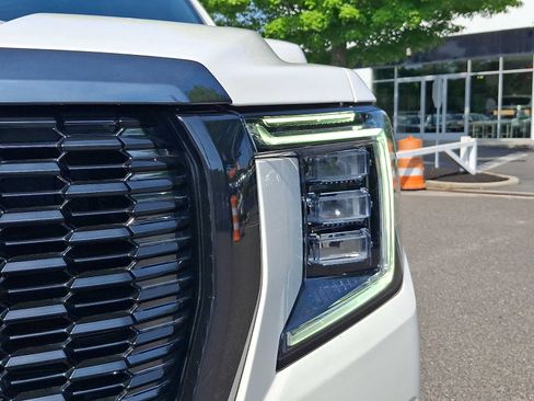 Used 2023 GMC Yukon Denali Ultimate AWD/4WD image 11