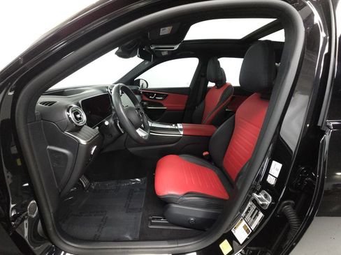 Used 2025 Mercedes-Benz GLC 350e 4MATIC image 8