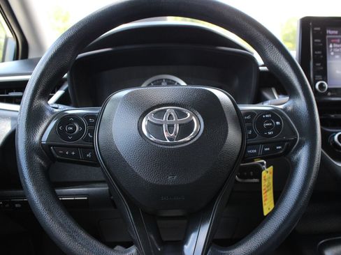 Used 2022 Toyota Corolla LE FWD image 25