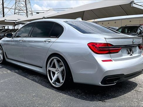 Used 2017 BMW 750i RWD image 2