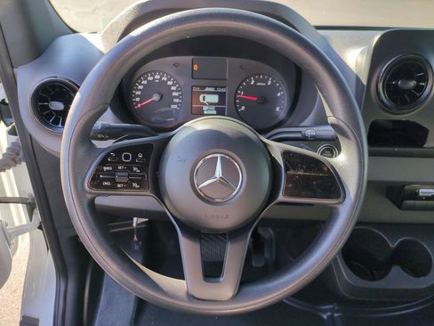 Used 2023 Mercedes-Benz Sprinter 2500 image 17