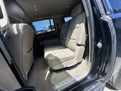 Used 2019 Chevrolet Suburban LT RWD image 11