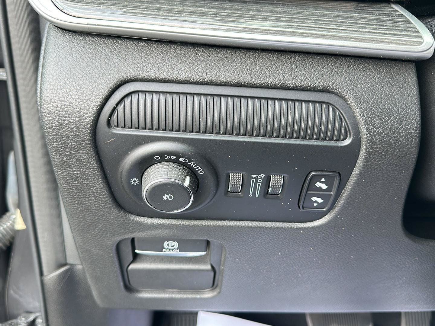 Used 2022 Jeep Wagoneer Series III w/ Convenience Group I AWD/4WD image 10