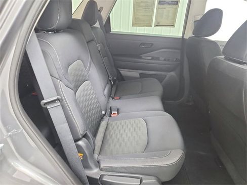 Used 2024 Nissan Pathfinder SV image 37