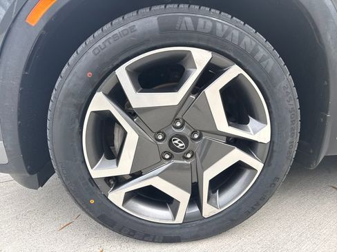 Used 2023 Hyundai Palisade Limited w/ Winter Package image 11