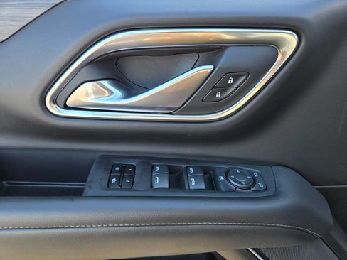 Used 2024 Chevrolet Suburban LT image 18