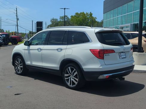 Used 2017 Honda Pilot Touring image 5