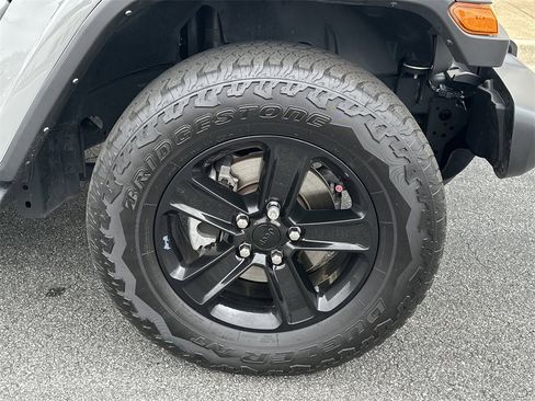 Used 2023 Jeep Wrangler Altitude image 12