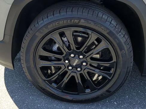 Used 2022 GMC Acadia SLT w/ Elevation Edition image 15