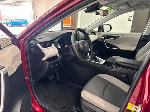 Used 2021 Toyota RAV4 XLE w/ XLE Grade Weather Package AWD/4WD image 16