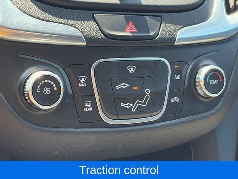 Used 2018 Chevrolet Equinox LT FWD image 23