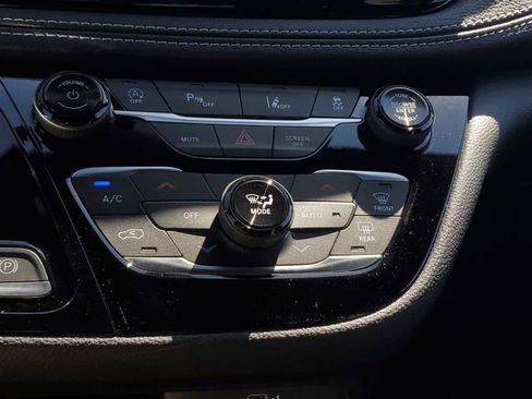 New 2026 Chrysler Pacifica Select FWD image 28
