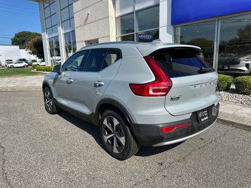 Used 2025 Volvo XC40 B5 Plus AWD/4WD image 3