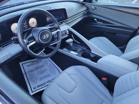 Certified 2025 Hyundai Elantra Limited image 5