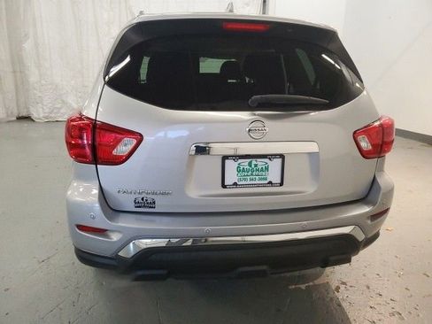 Used 2020 Nissan Pathfinder SV image 5