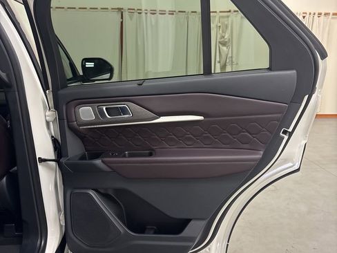 Used 2025 Ford Explorer Platinum w/ Ultimate Package image 37