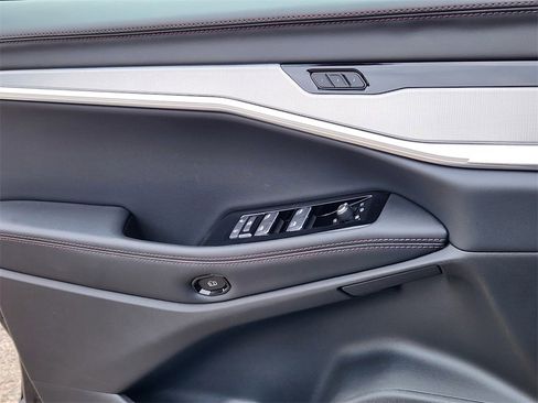 Used 2024 Jeep Wagoneer Launch Edition image 6