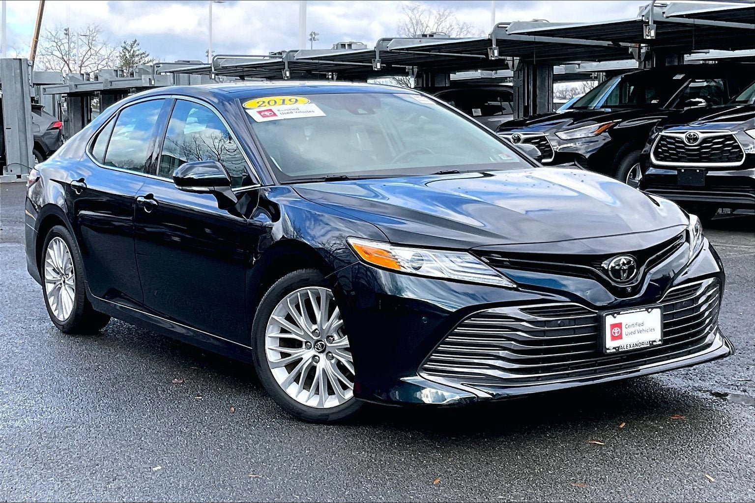 Used 2019 Toyota Camry XLE w/ Driver Assist Package FWD image 2