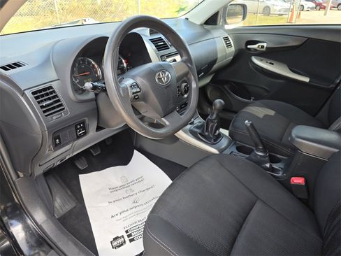 Used 2013 Toyota Corolla LE image 25