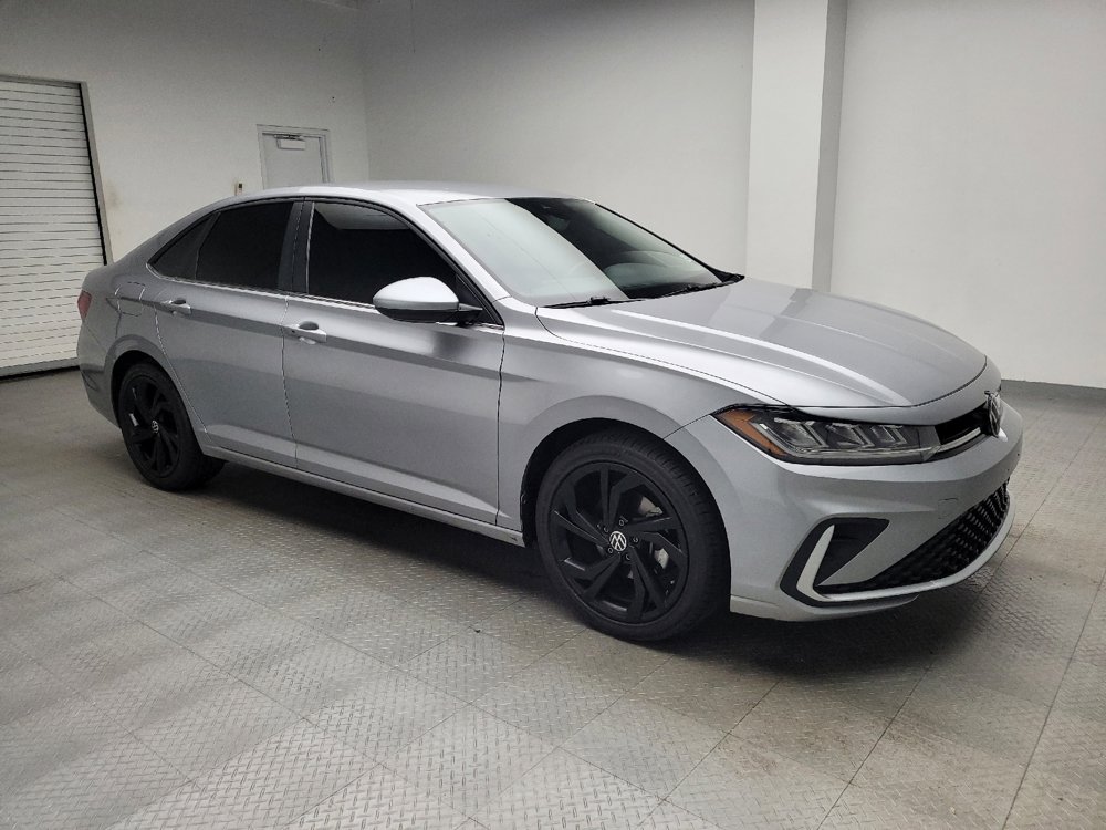 Used 2025 Volkswagen Jetta SE FWD image 11
