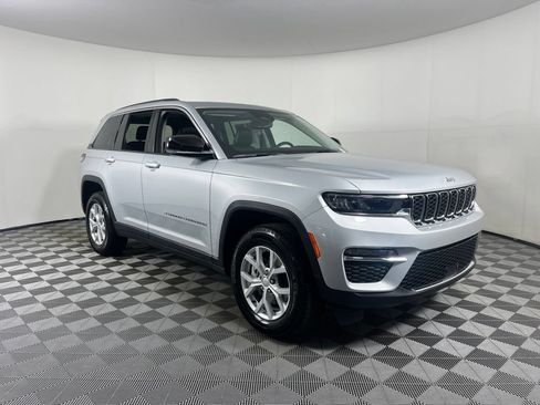 Used 2023 Jeep Grand Cherokee Limited RWD image 18