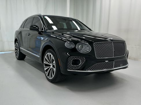 Used 2023 Bentley Bentayga AWD/4WD image 1