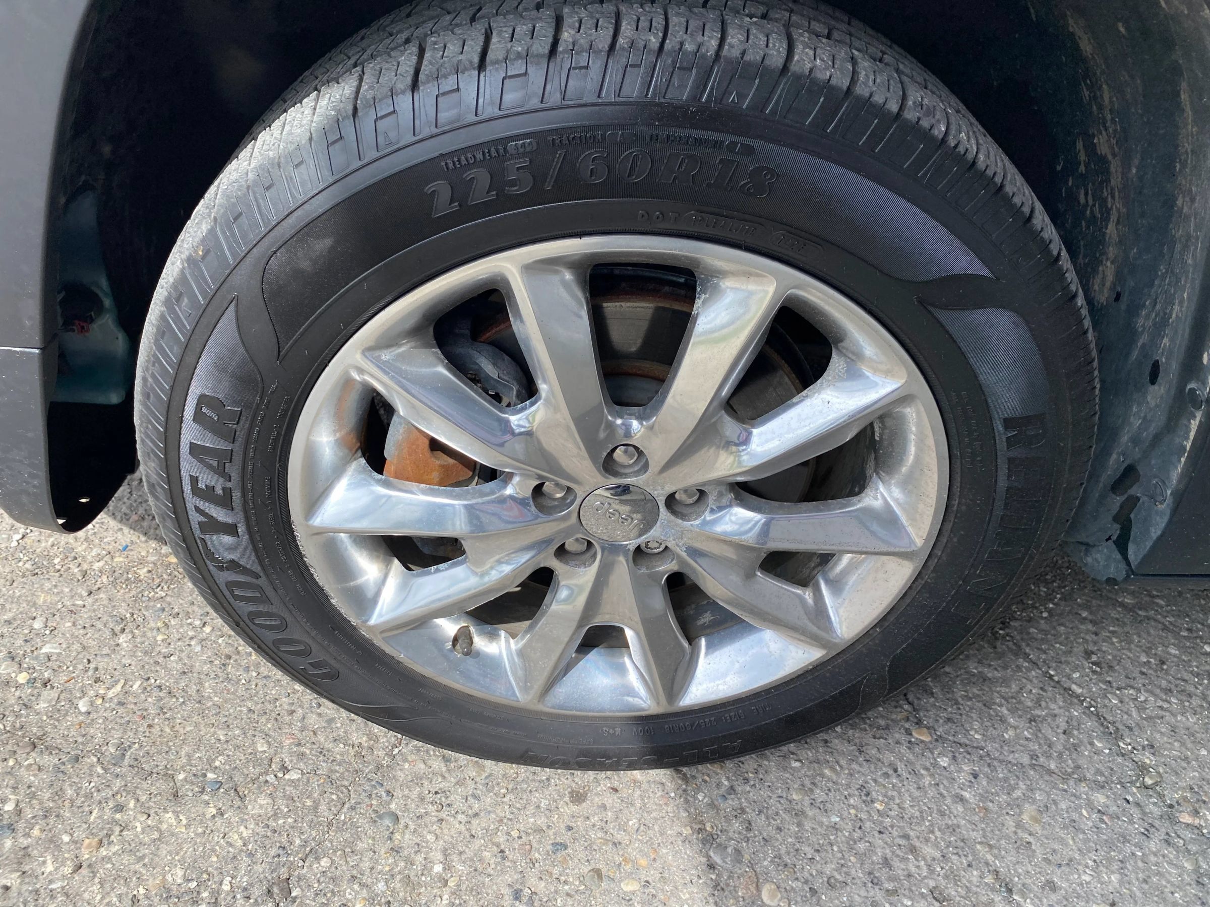 Used 2015 Jeep Cherokee Limited w/ Luxury Group AWD/4WD image 26