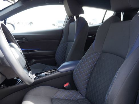 Used 2021 Toyota C-HR XLE image 9