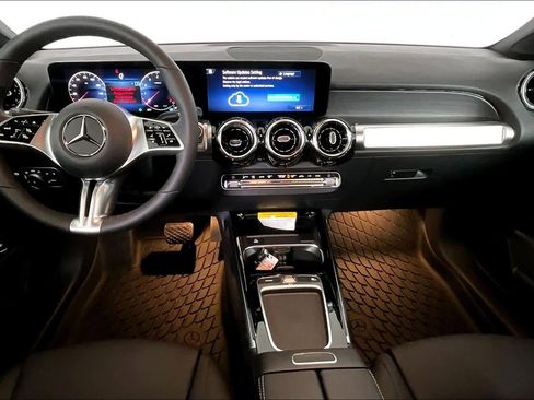 New 2026 Mercedes-Benz GLB 250 4MATIC image 8