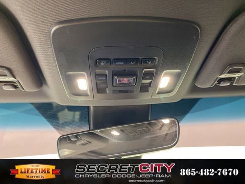 Used 2021 Toyota Avalon TRD image 18