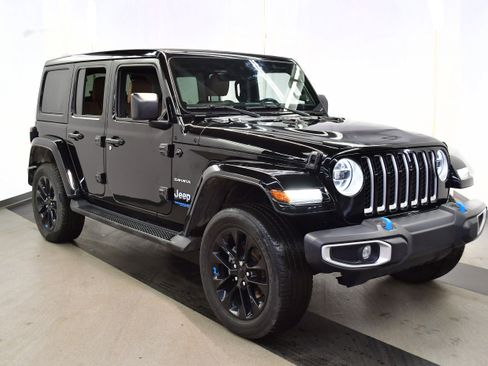 Used 2022 Jeep Wrangler Unlimited Sahara w/ Cold Weather Group image 2