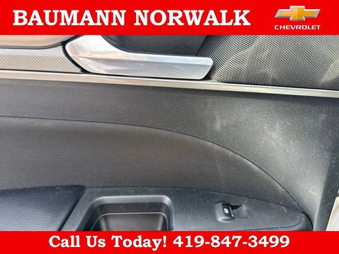 Used 2019 Ford Fusion SE FWD image 35